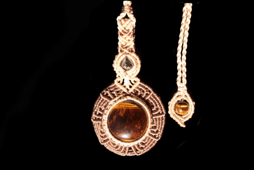 Zenith Mayan Sun pendant beige and cream, Tiger's Eye