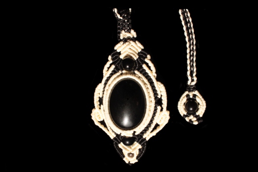 Absolute Truth Queen pendant black and white, Black Obsidian