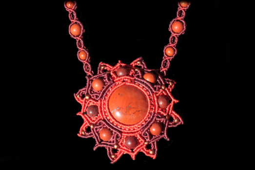 Pendentif Vishuddha Étoile Flamboyante rouge/rouge sombre, Jaspe Rouge, détail