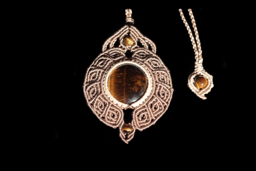 Divination Vision Serpent Maya pendant beige and cream, Tiger's Eye