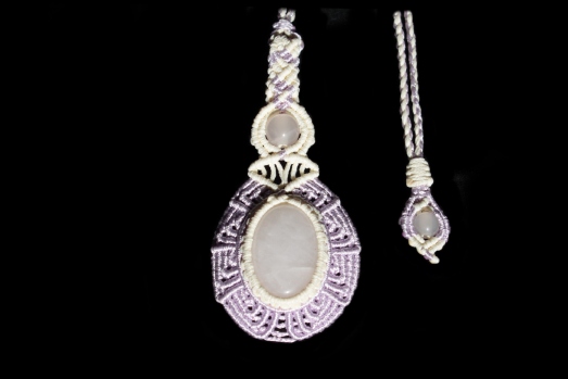 Pendentif Soleil Maya du pardon violet et crème, Quartz Rose